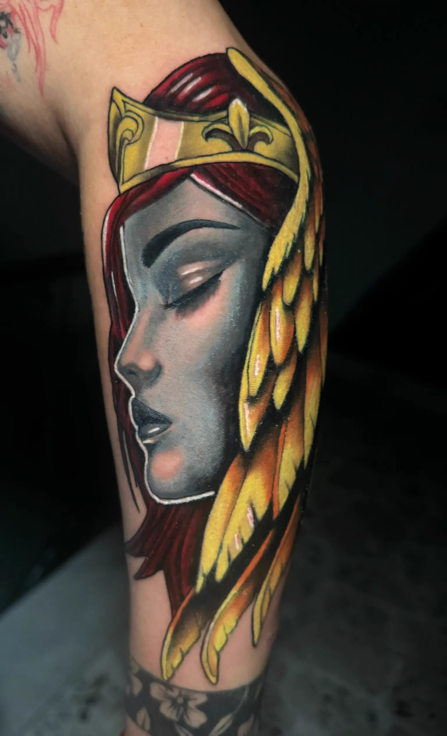 Tatuaje neotradicional de valkiria